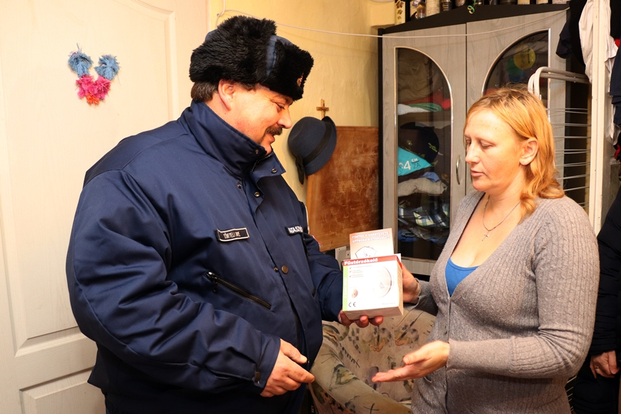 Füstérzékelőt adományozott a katasztrófavédelem (galéria)