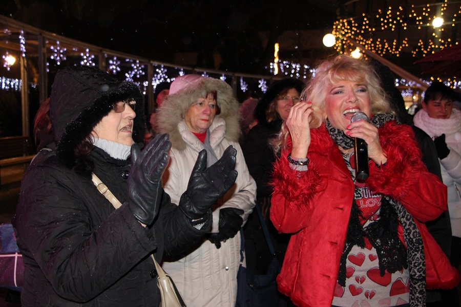 Karda Bea hódította meg az Adventi Főteret (galéria)