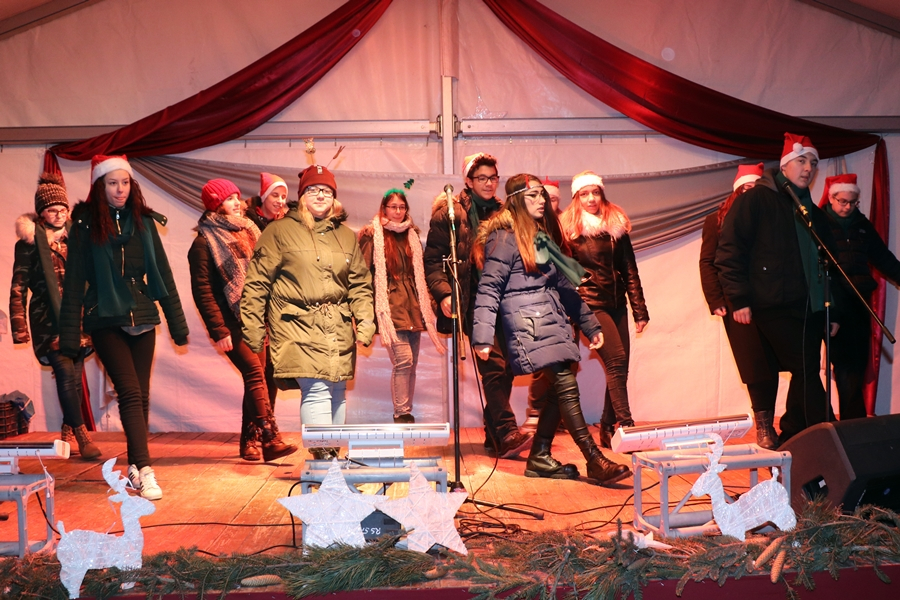 Vidám műsor az Adventi Főtéren (galéria)