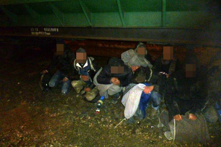 Szenteste a határon: 19 afgán a konténerben