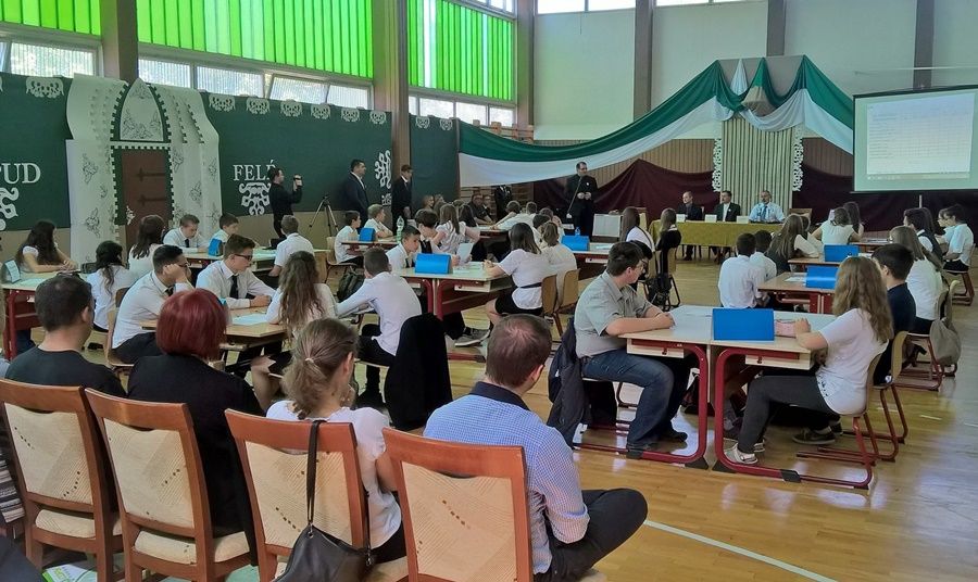 Még székely kaput is építettek