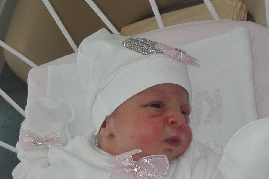 Leila az új esztendő első babája Halason