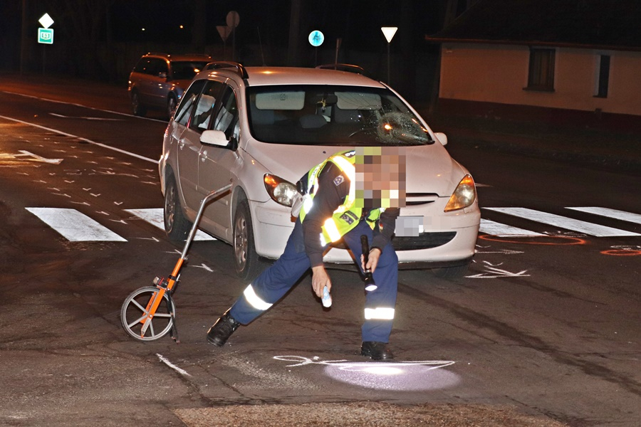 Zebrán gázolt a Peugeot vezetője (galéria)