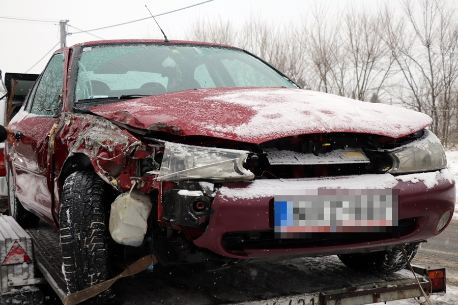 Balesetek a csúszós utakon