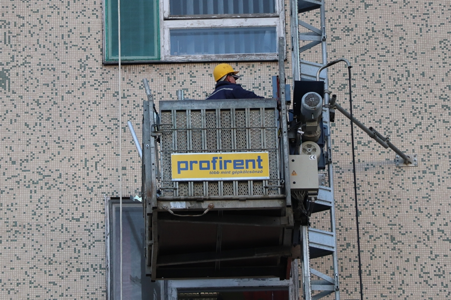 Kórház - megkezdődött a nyílászárócsere