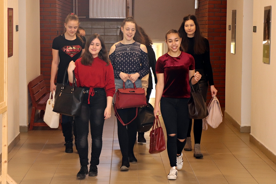 Táskagyűjtő akció: együtt dobbanó bibós szívek (galéria)