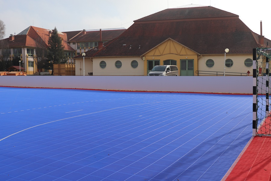 Elkészült a rekortánpálya a Bibó-gimnáziumban