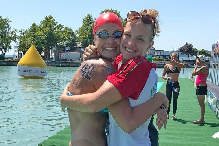 (►) Vonal felett a Forrás Klubban