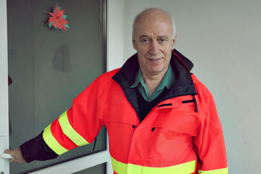 (►) Nyugdíjba ment a legendás halasi mentőápoló