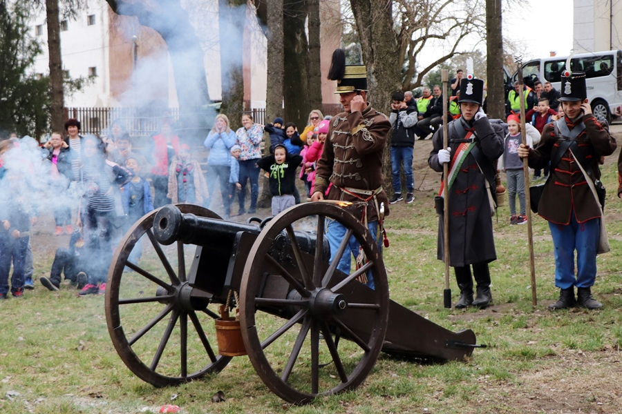 Ágyú dörrent a kisszállási 48-as Honvédelmi Napon (galéria)