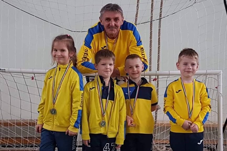 Két sziládys arany