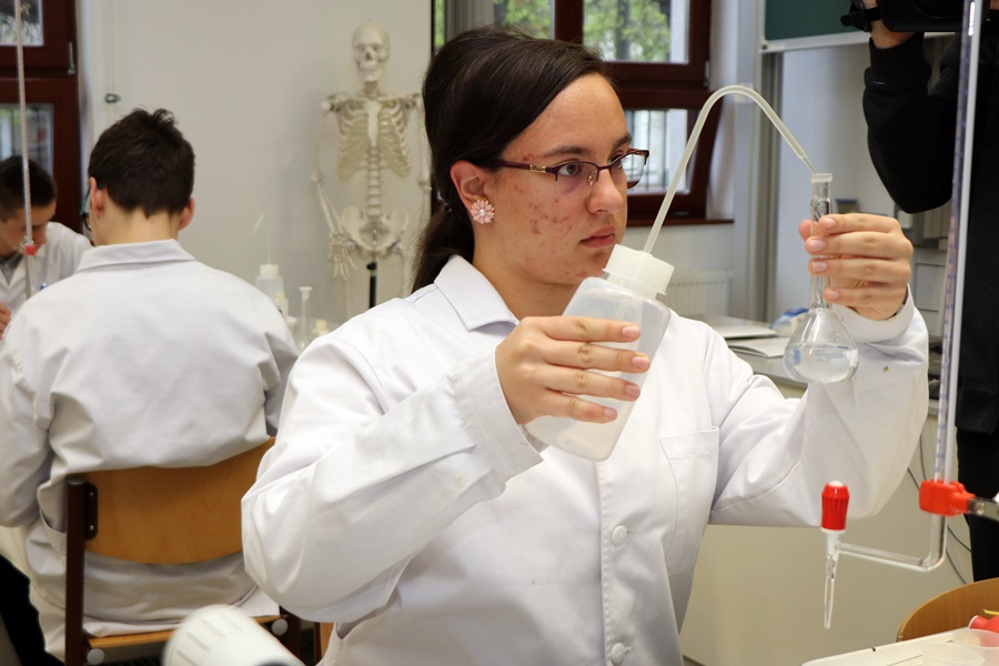 Ifjú kémikusok versenyeztek a Sziládyban (galéria)