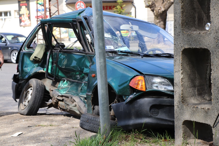 Jeep és Suzuki ütközött a Bernáth-kollégiumnál (galéria)