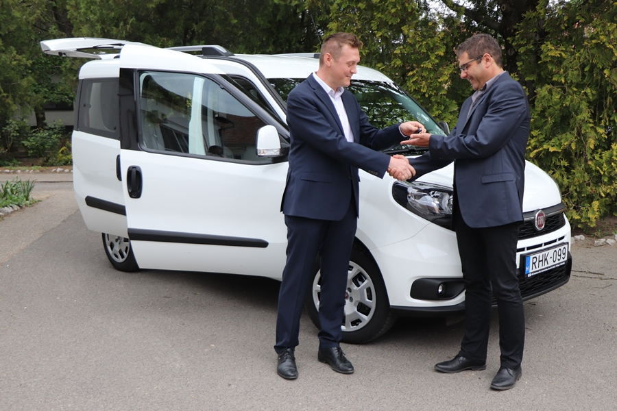 Új autót kapott a szociális szolgáltató központ (galéria)