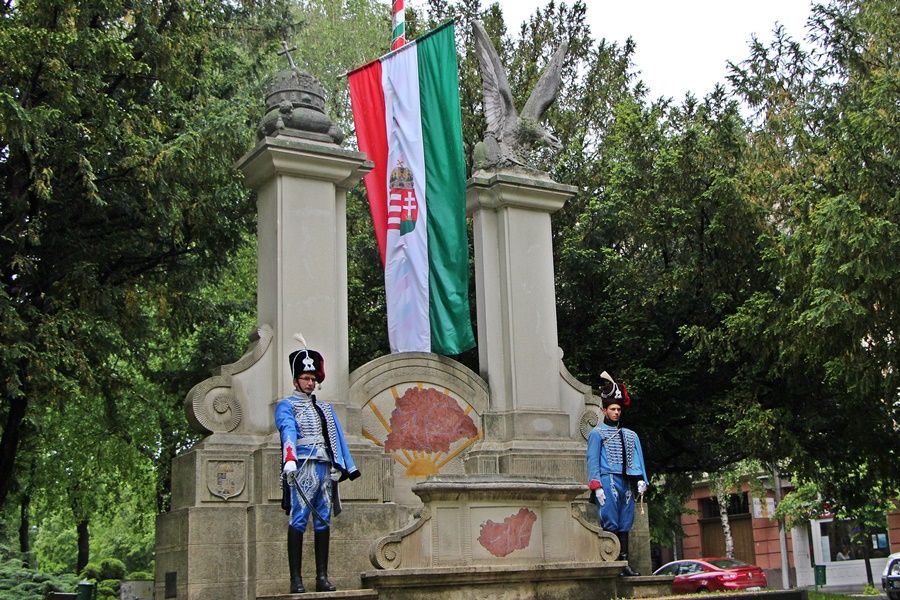 Levonták a nemzeti lobogót