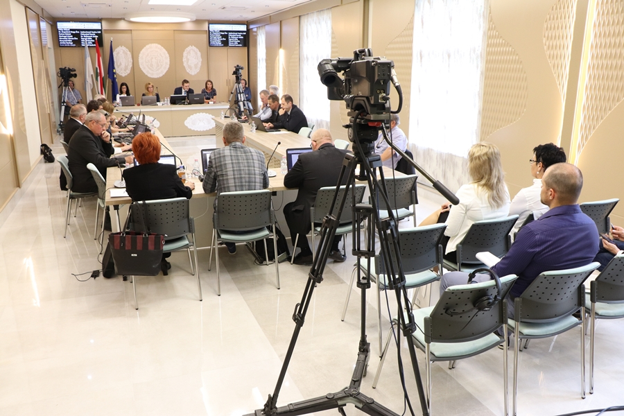 Pályázat a Szentháromság tér felújítására