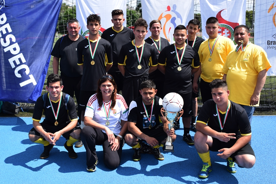 Nyilasi Tibor is gratulált a győztes halasiaknak