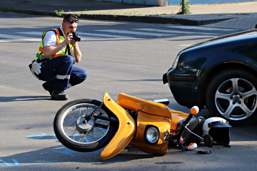 Nem adott elsőbbséget a motorosnak (galéria)