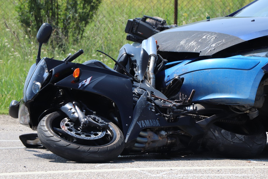 Hátulról ütközött neki a motornak (galéria)