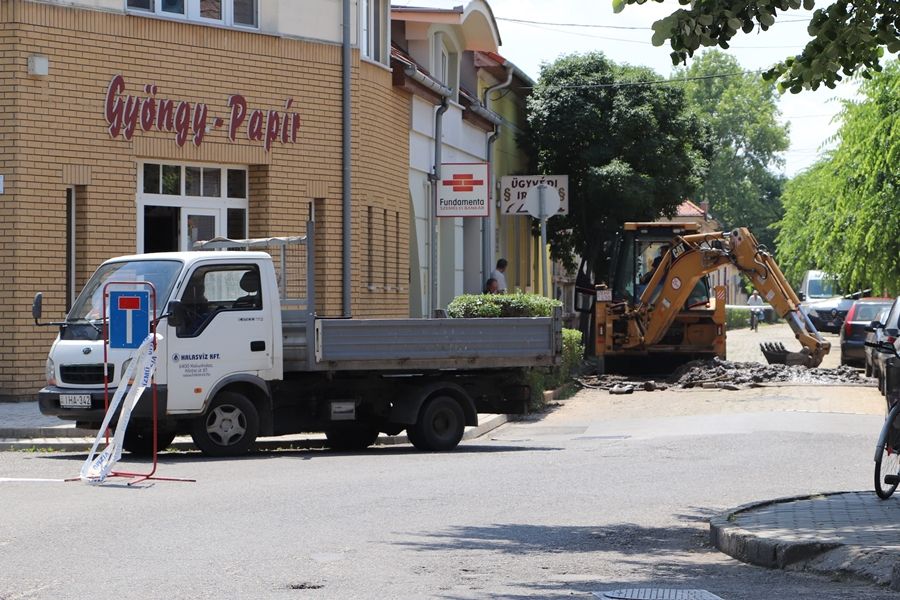  Félpályás lezárás az Árpád utcán