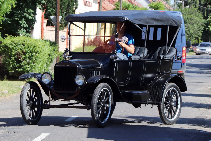 Huszonhatodszor találkoznak Halason a veteránjárművek szerelmesei (galéria)