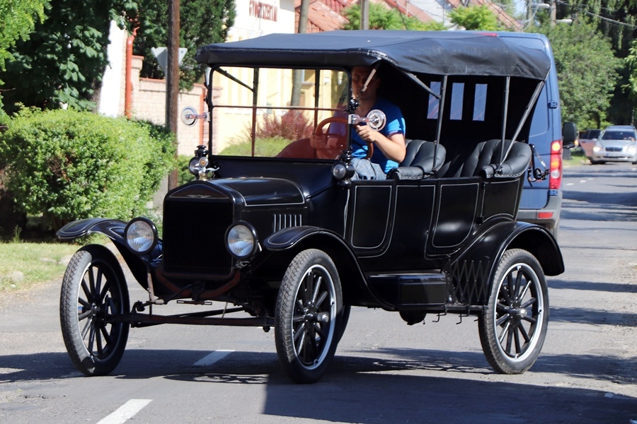 Sóstón találkoznak a veterán járművek