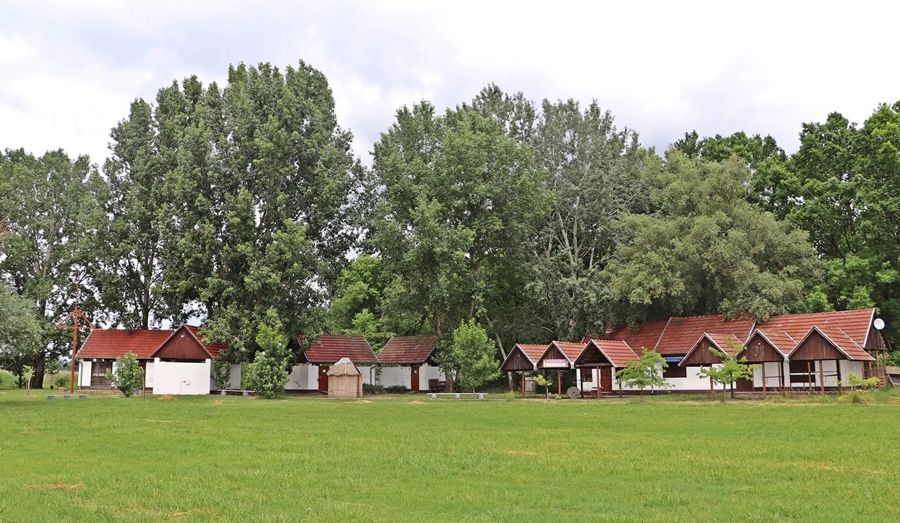 Új épületek, színpad - megszépül a Sóstó partja