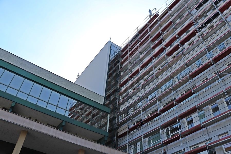 Új nyílászárók, új tanácsterem a halasi kórházban