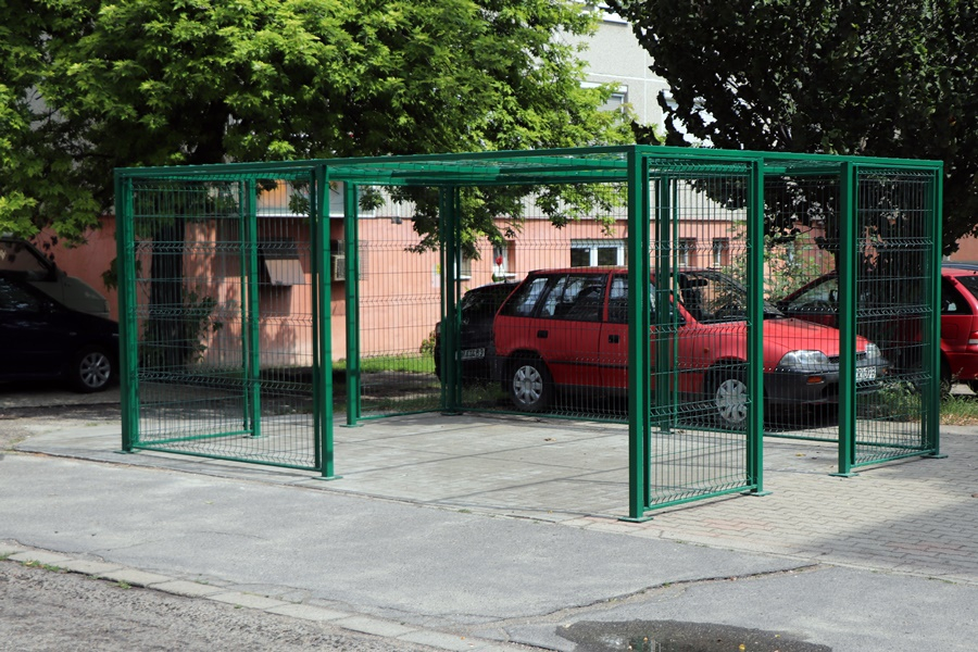 Hét helyen lesz még zárt kukatároló