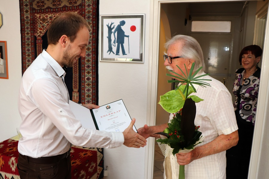 Isten éltesse sokáig tanár úr!