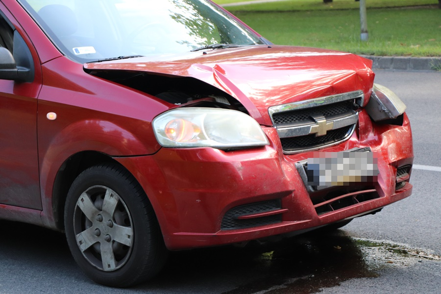 Autók ütköztek a víztoronynál