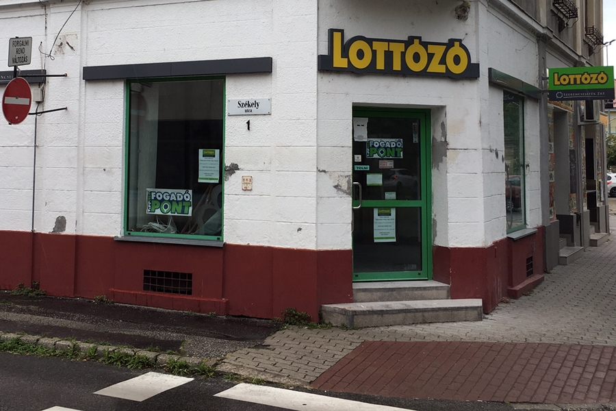 Megújul a halasi lottózó