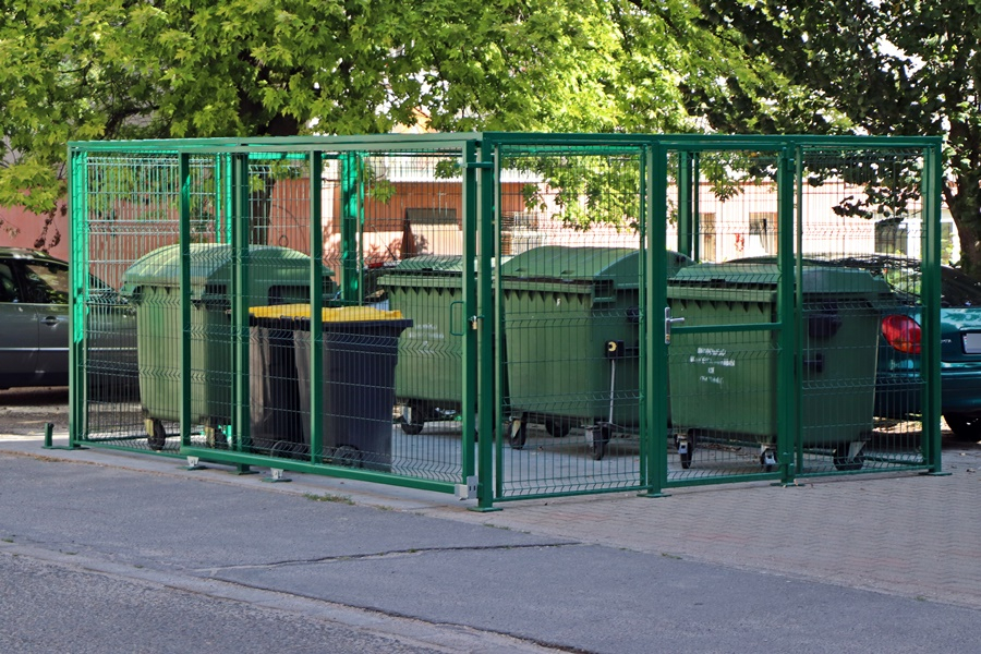 Elkészültek a zárt szeméttárolók