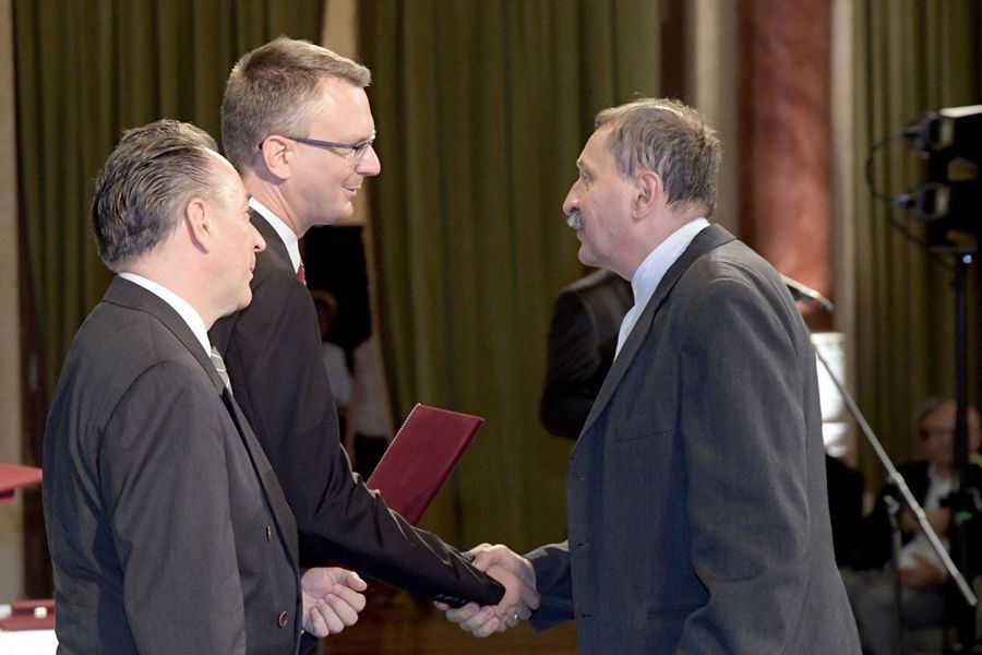 Móra Ferenc- díjat kapott Szakál Aurél