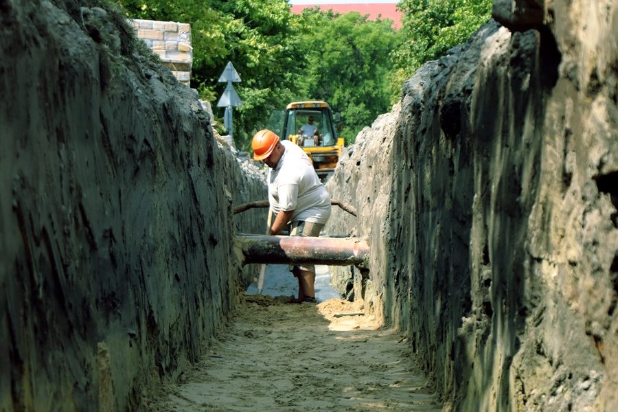 Közműépítés után kezdődhet csak az aszfaltozás (galéria)