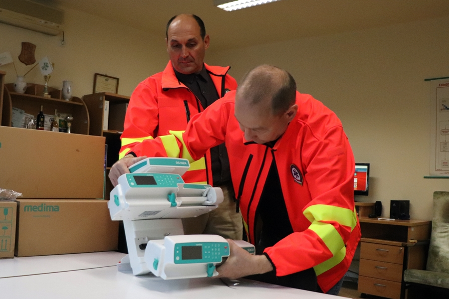 Új eszközöket vásárolt a mentőszolgálat és az alapítvány (galéria)