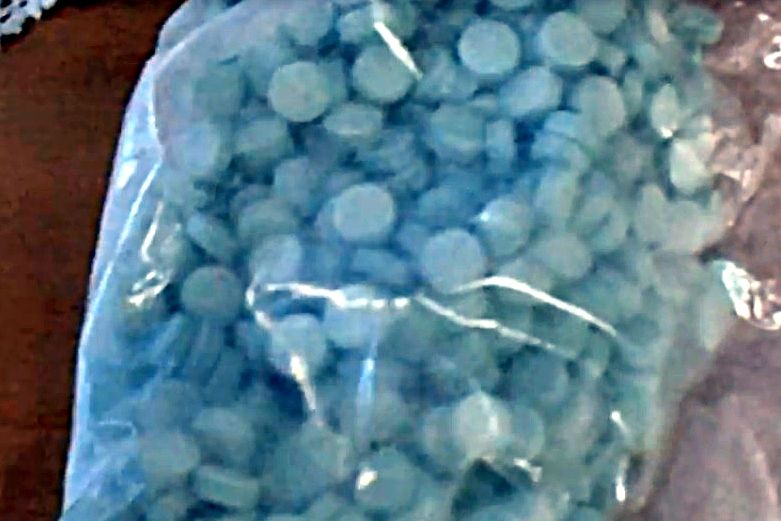 Extasy tablettákat csempészett a belga nyugdíjas