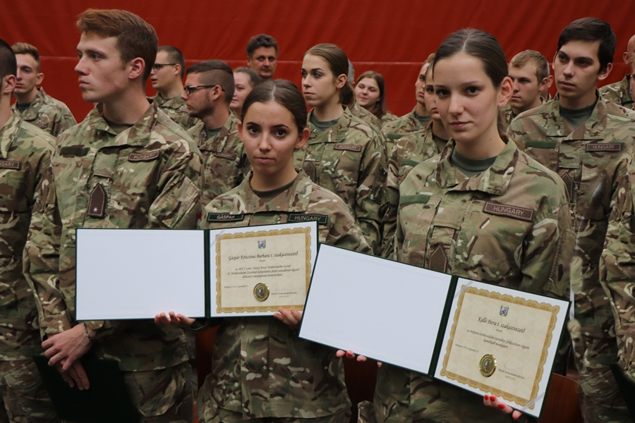 Dékáni: elismerés a tartalékosoknak, jövőre indul a kadétképzés (galéria)