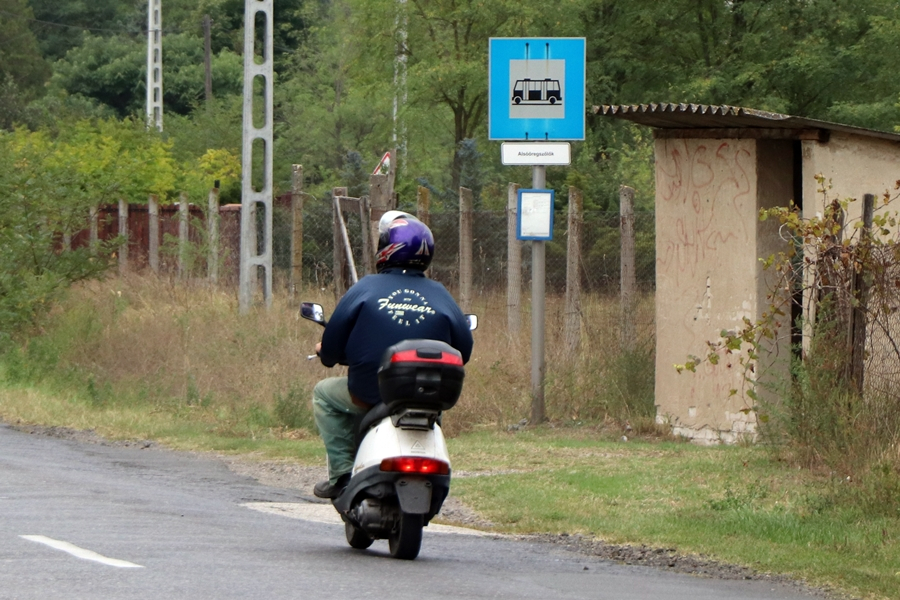 Napelemes közvilágítás a külterületen