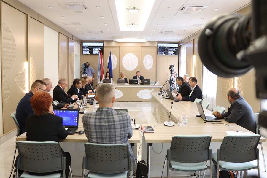 Búcsú és köszönet a cikluszáró testületi ülésen