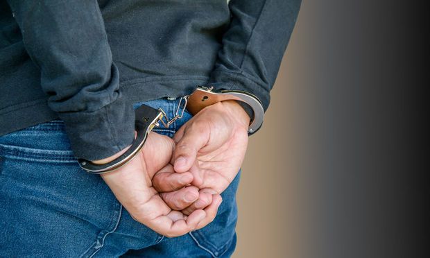 Vádemelés a 14 éves diákot késsel fenyegető fiatal ellen