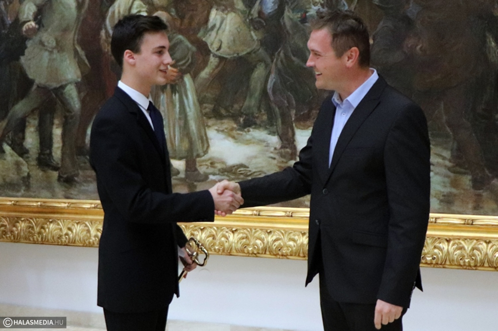 Tamaskó Máté lett Halas diákpolgármestere (galéria)