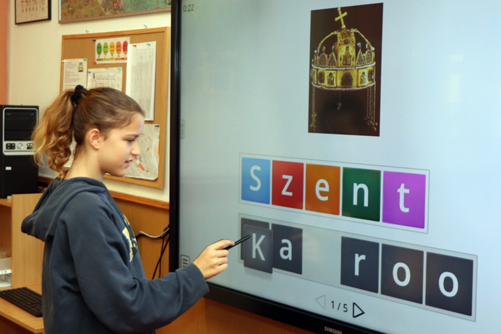 A Szent Koronáról tanultak a diákok a Fazekasban (galéria)