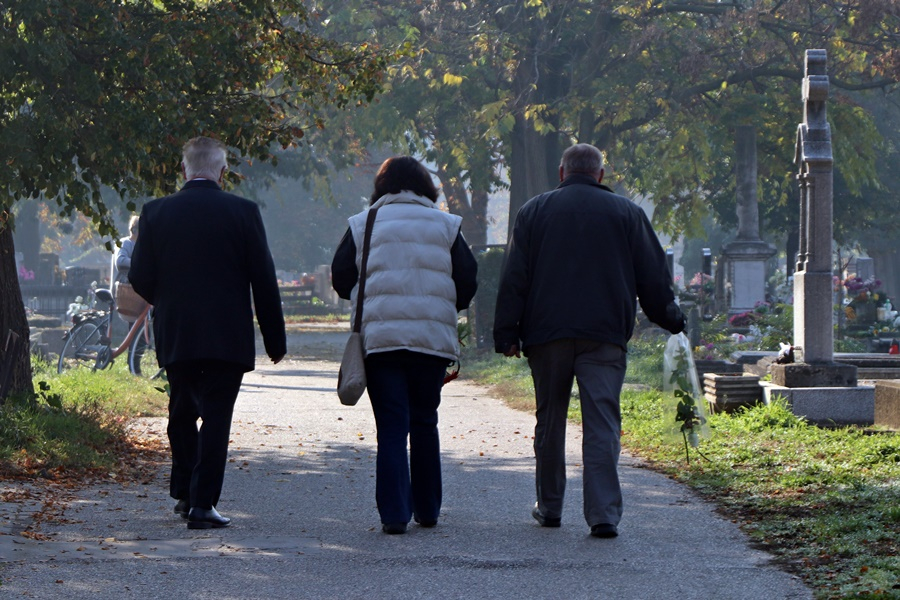 Figyelni kell az értékekre a temetőknél