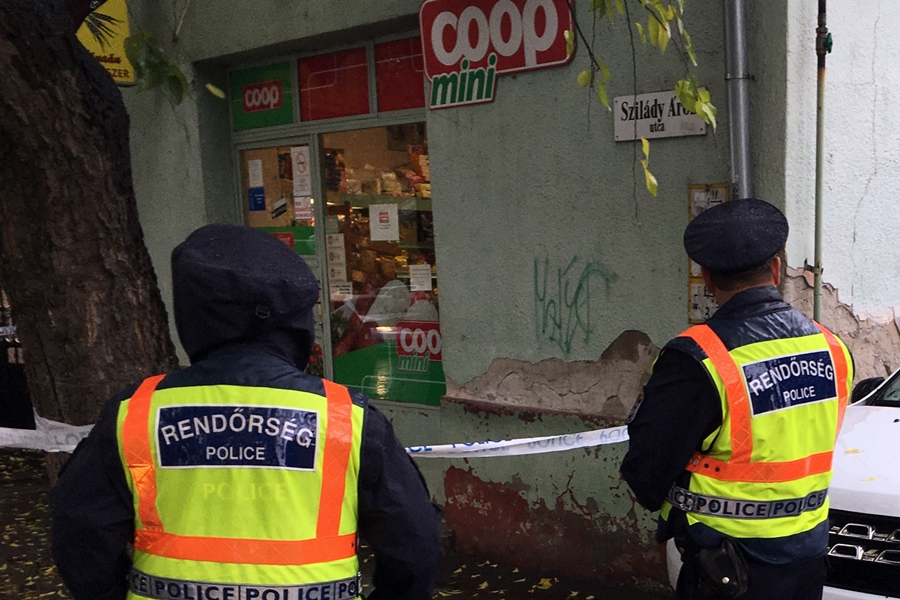 Rablás történhetett a Szilády Áron utcai kisboltban