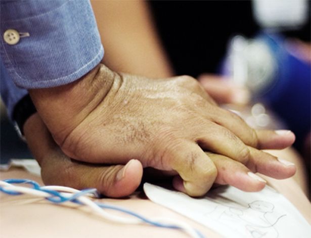 Sikeres újraélesztés, kollégánk aktív segítségével