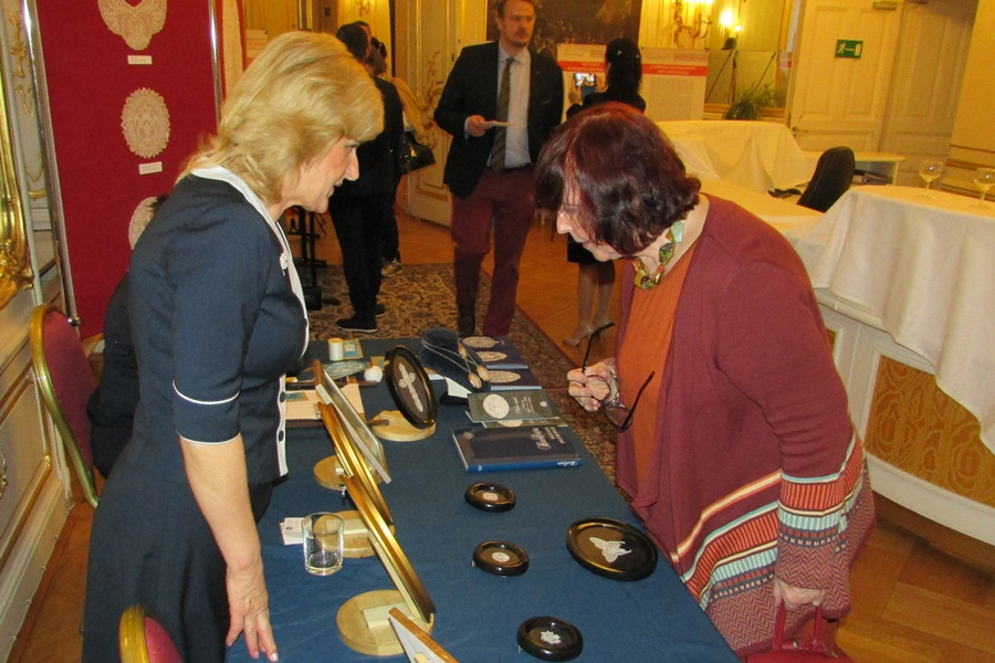 Bécsi vendégségben a halasi csipke