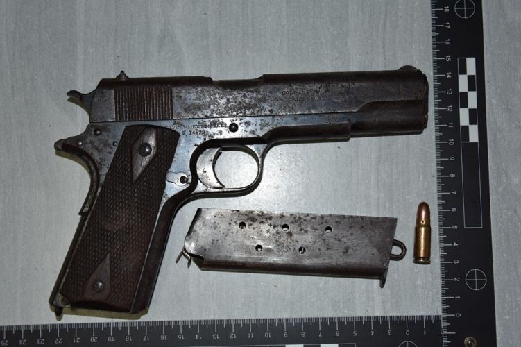 Pisztoly volt a férfinél, szabadnapos határrendész fogta el Kisszálláson