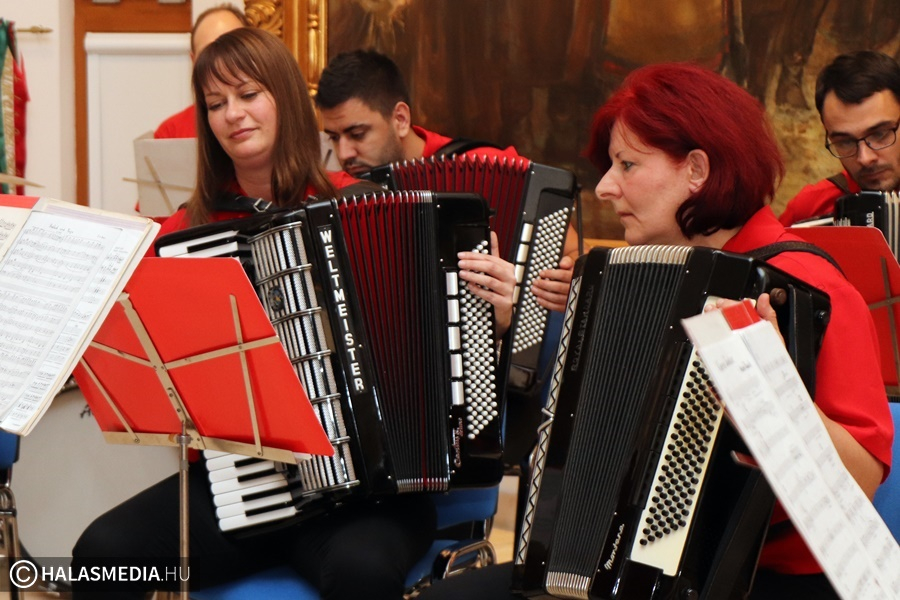 Remek koncertet adtak a kanizsai harmonikabarátok (galéria)