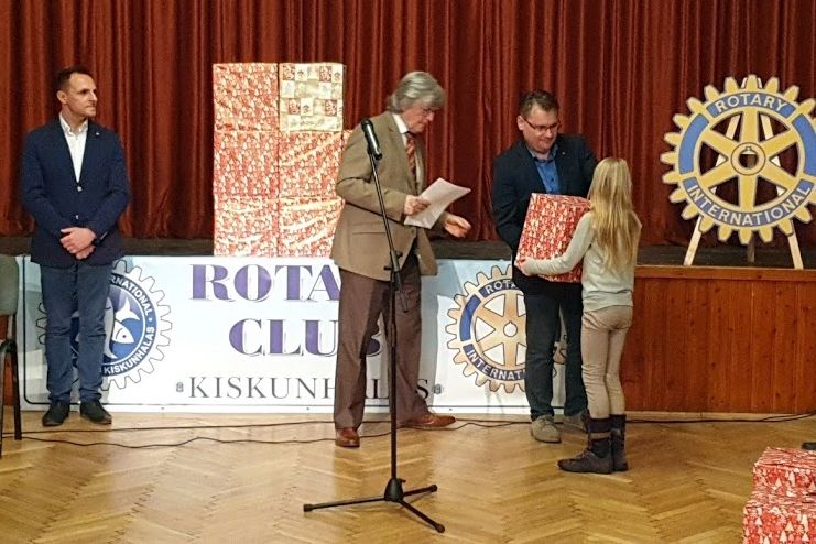 Jótékony halasi rotarysok